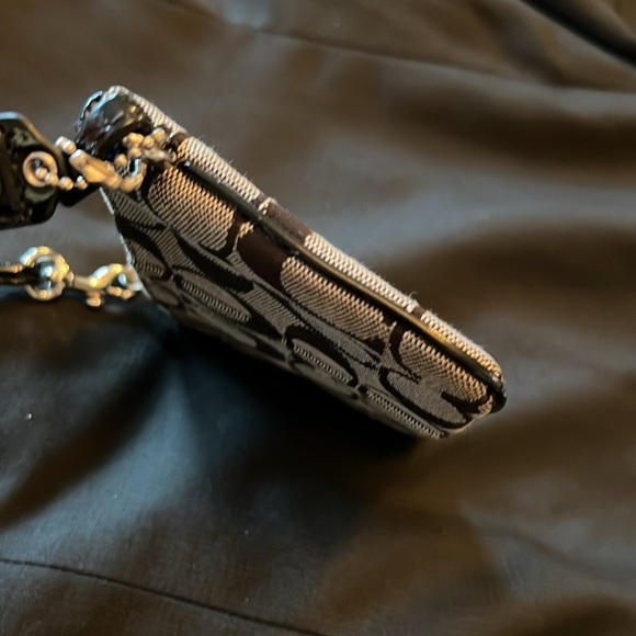 Coach classic signature canvas wristlet EUC - Picture 11 of 13